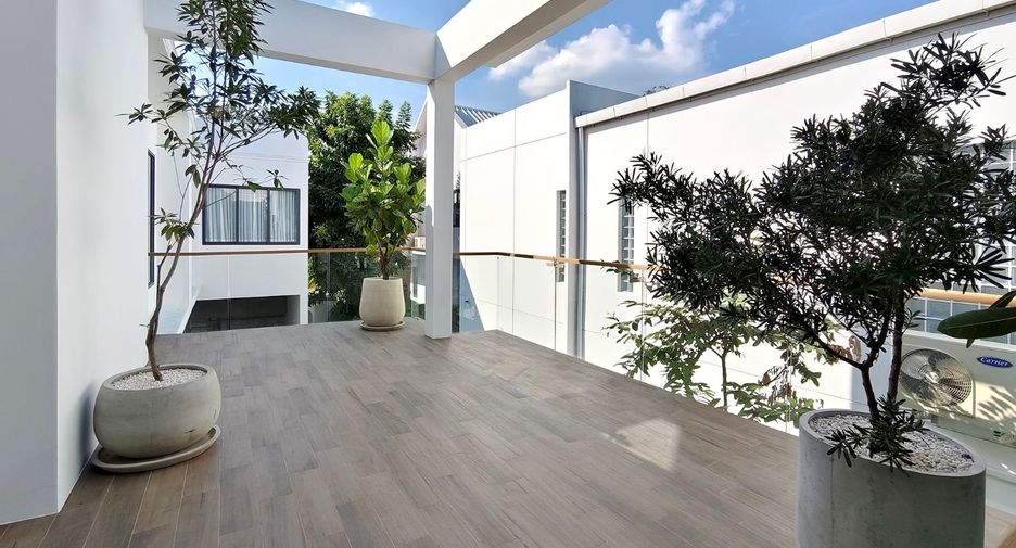 For sale 4 bedrooms house in Hang Dong, Chiang Mai