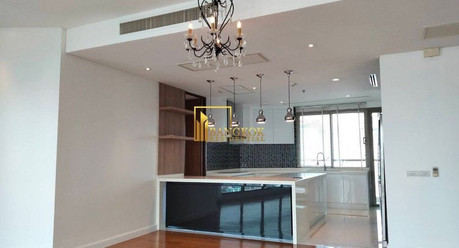For rent 4 bedrooms condo in Khlong Toei, Bangkok