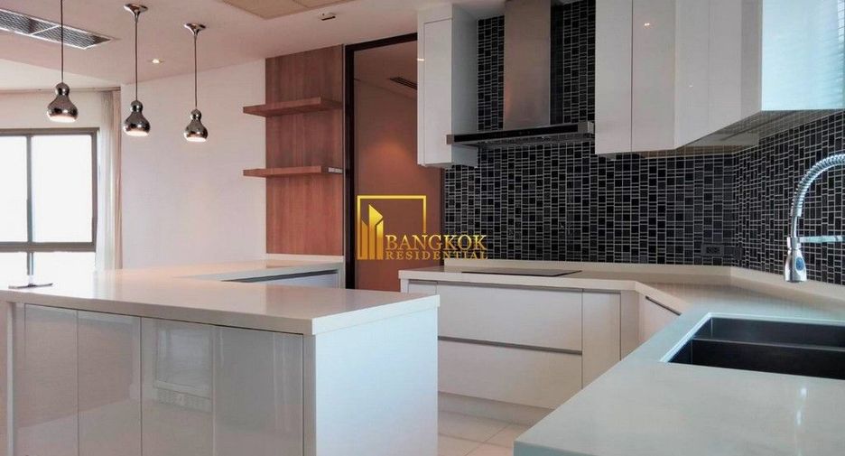 For rent 4 bedrooms condo in Khlong Toei, Bangkok