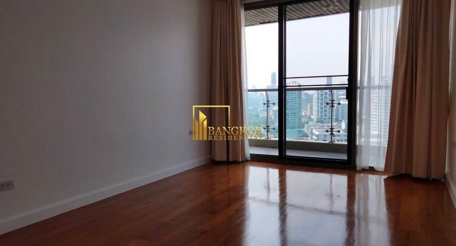 For rent 4 bedrooms condo in Khlong Toei, Bangkok