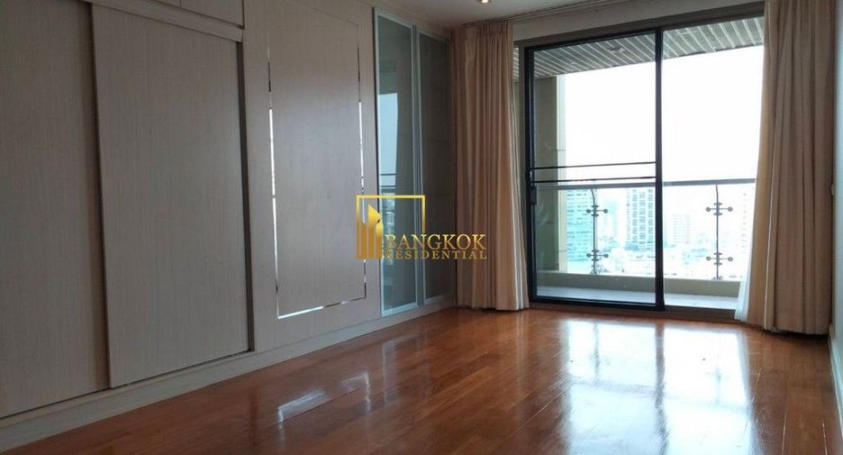 For rent 4 bedrooms condo in Khlong Toei, Bangkok