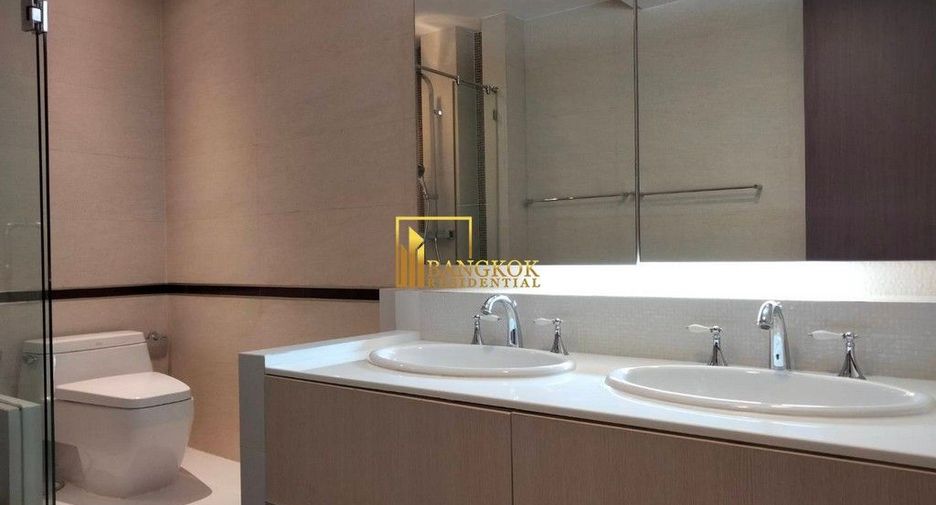 For rent 4 bedrooms condo in Khlong Toei, Bangkok