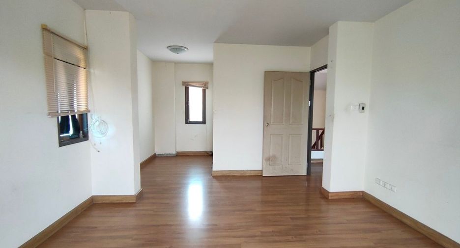 Haus zum Kauf mit Studio in Lat Krabang, Bangkok