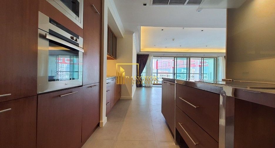 For rent 2 bedrooms condo in Khlong Toei, Bangkok