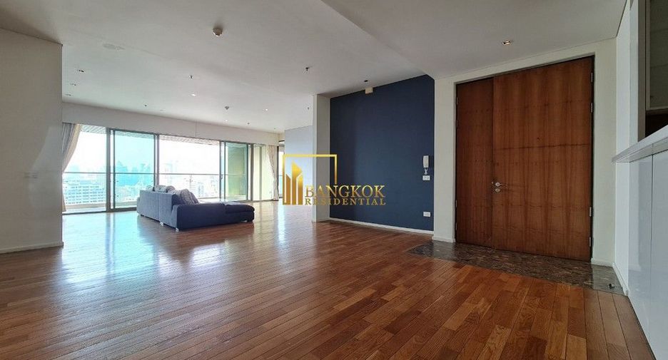 For rent 3 bedrooms condo in Khlong Toei, Bangkok