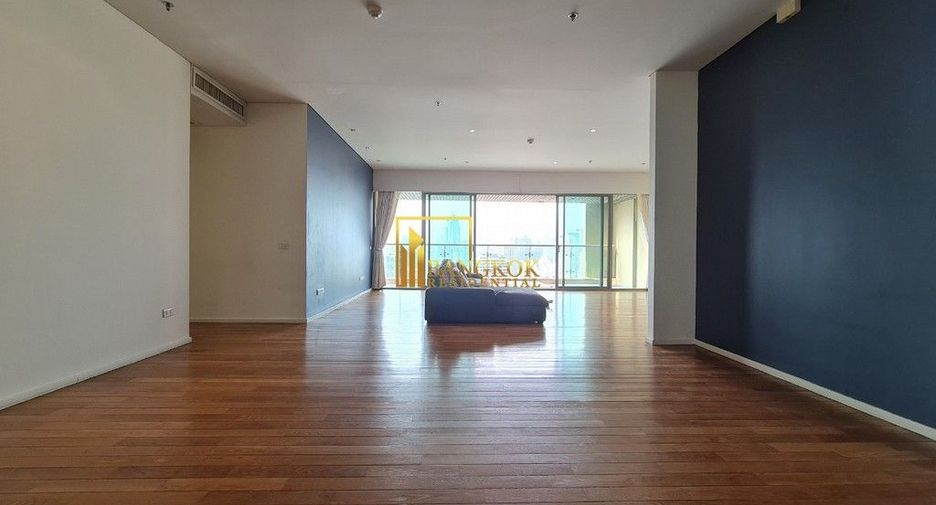 For rent 3 bedrooms condo in Khlong Toei, Bangkok
