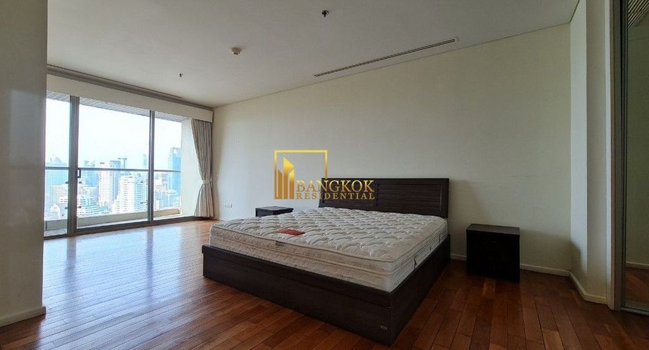 For rent 3 bedrooms condo in Khlong Toei, Bangkok