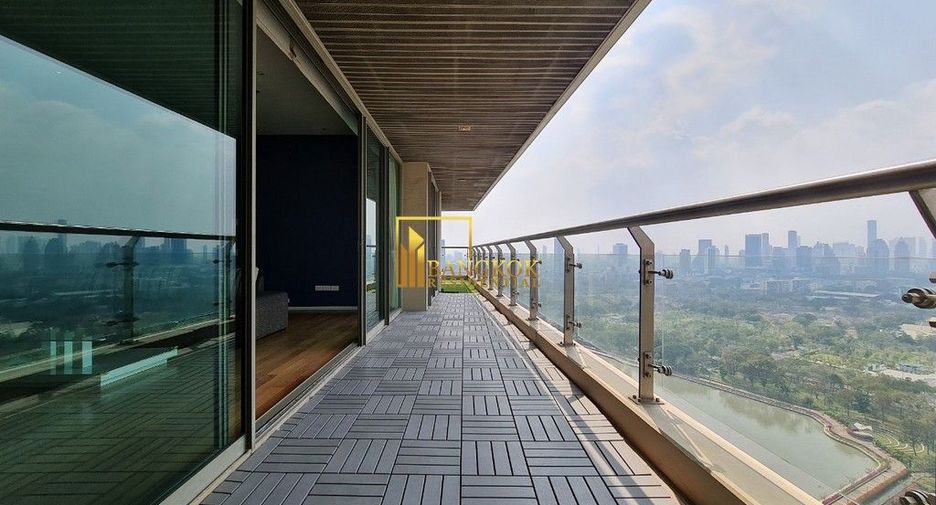 For rent 3 bedrooms condo in Khlong Toei, Bangkok