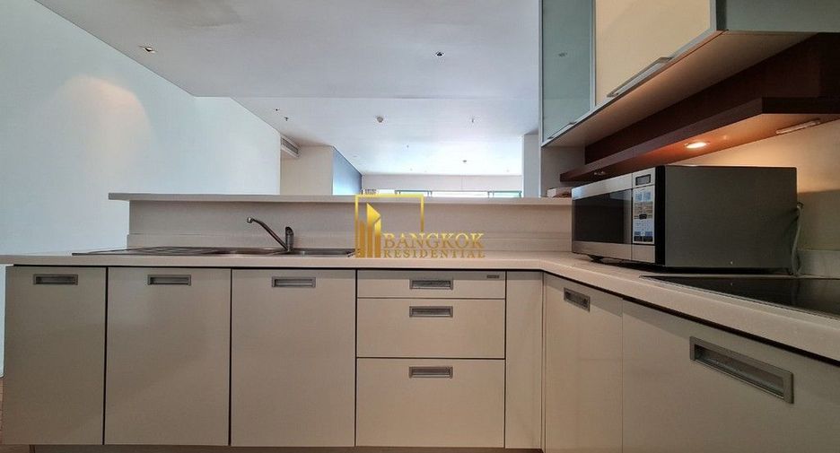 For rent 3 bedrooms condo in Khlong Toei, Bangkok