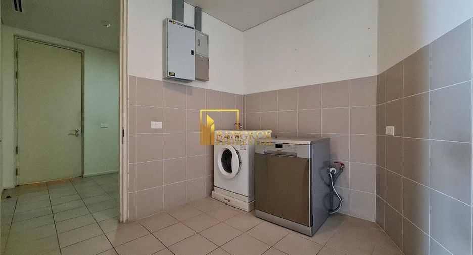 For rent 3 bedrooms condo in Khlong Toei, Bangkok