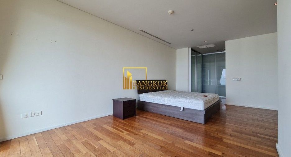 For rent 3 bedrooms condo in Khlong Toei, Bangkok