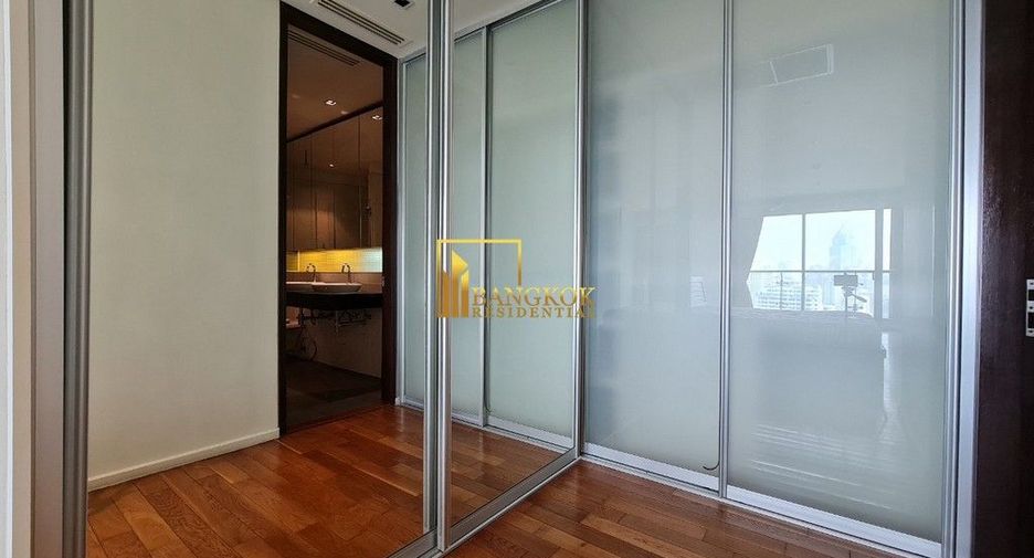 For rent 3 bedrooms condo in Khlong Toei, Bangkok