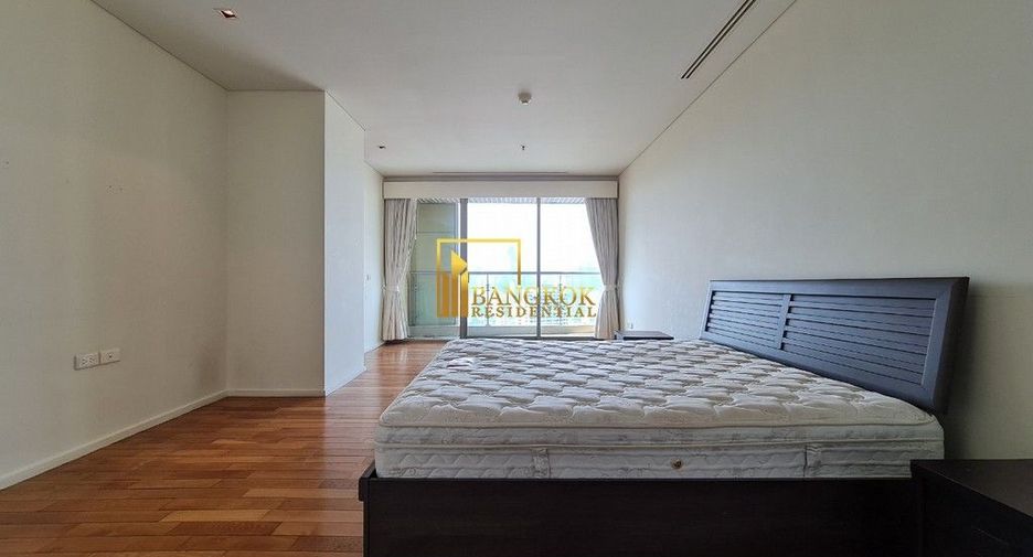 For rent 3 bedrooms condo in Khlong Toei, Bangkok