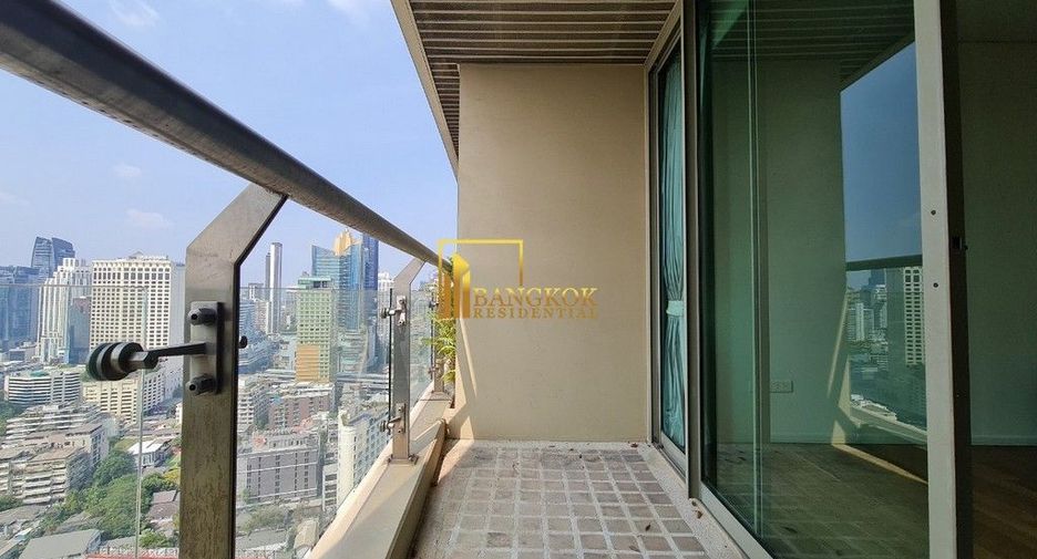 For rent 3 bedrooms condo in Khlong Toei, Bangkok