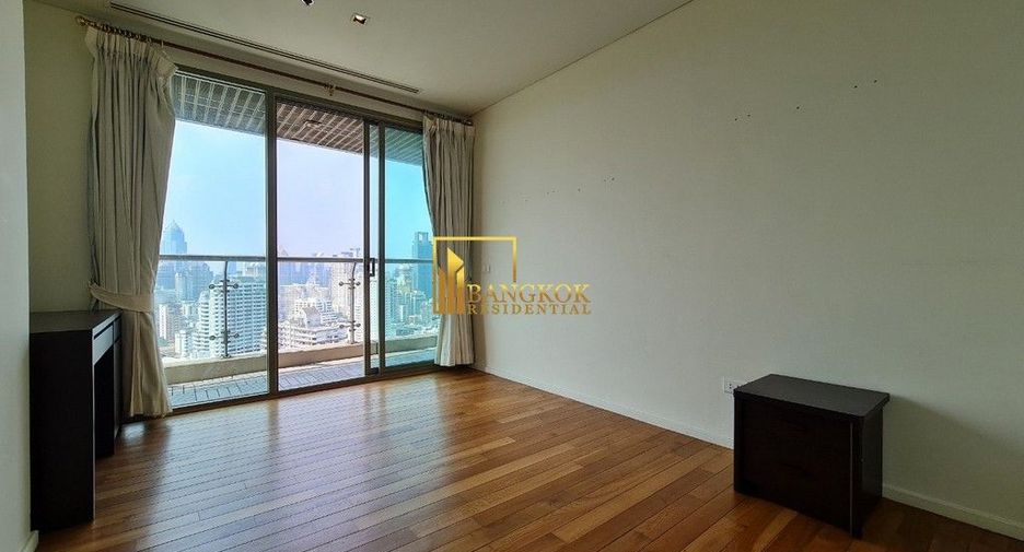 For rent 3 bedrooms condo in Khlong Toei, Bangkok