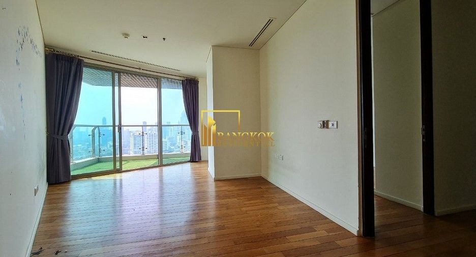 For rent 3 bedrooms condo in Khlong Toei, Bangkok