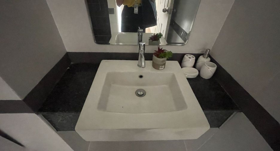 For sale studio condo in Ratchathewi, Bangkok
