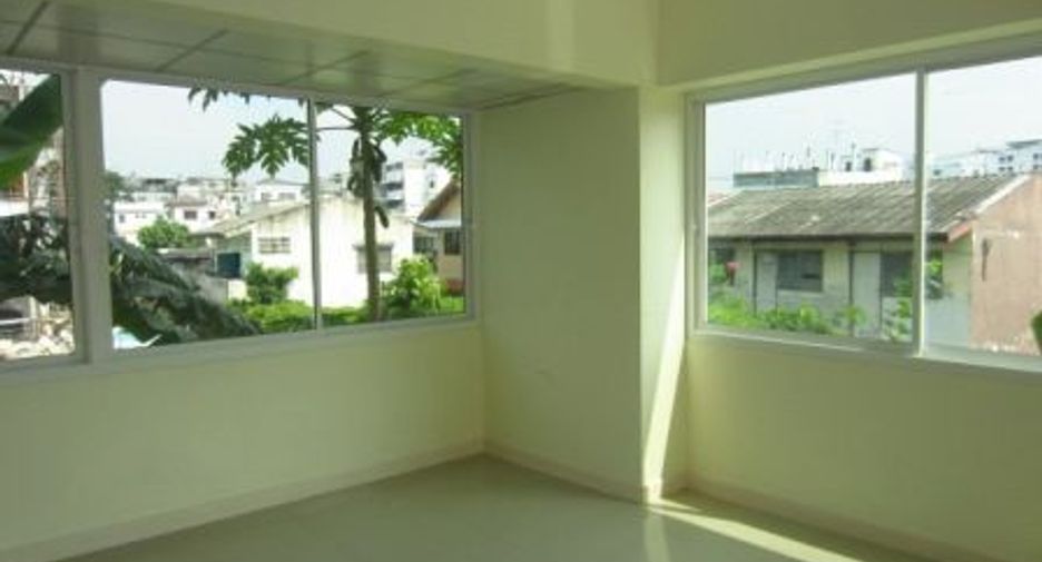 For sale スタジオ condo in Suan Luang, Bangkok