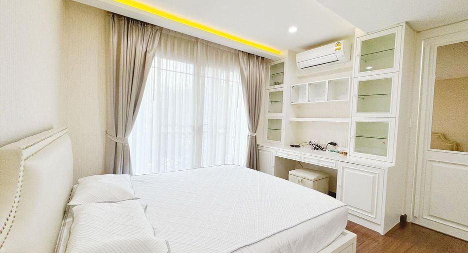 For rent 3 ベッドルーム townhouse in Phra Khanong, Bangkok