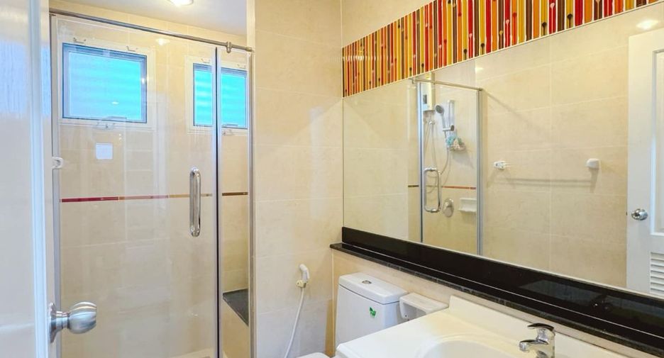 For rent 3 ベッドルーム townhouse in Phra Khanong, Bangkok