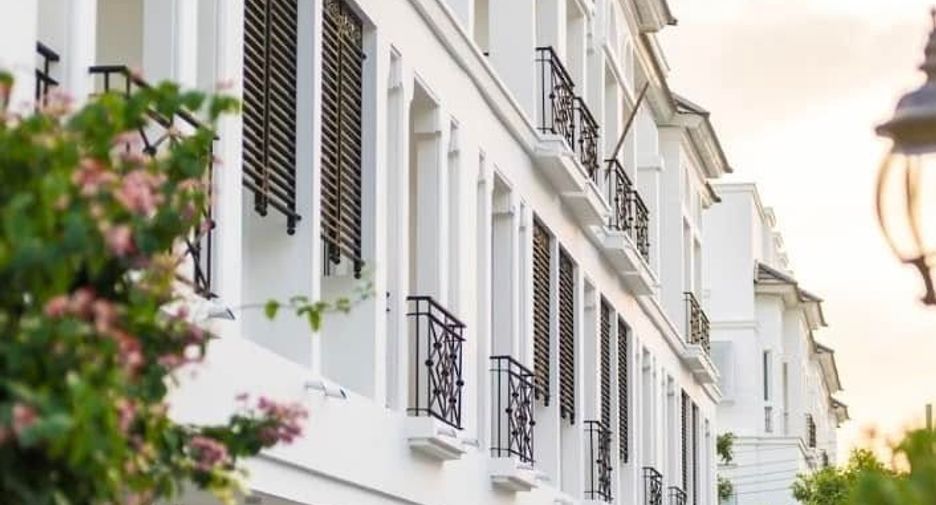 For rent 3 ベッドルーム townhouse in Phra Khanong, Bangkok