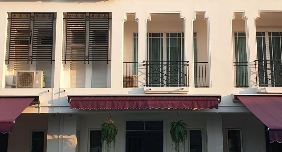 For rent 3 ベッドルーム townhouse in Phra Khanong, Bangkok