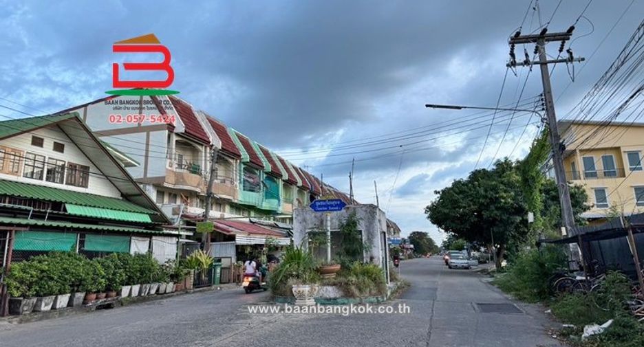 For sale 1 bed townhouse in Thanyaburi, Pathum Thani