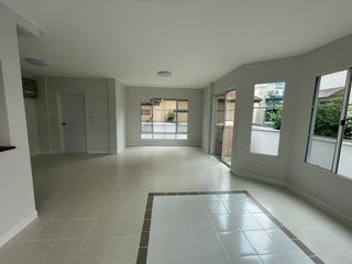 À vendre studio maison à Min Buri, Bangkok