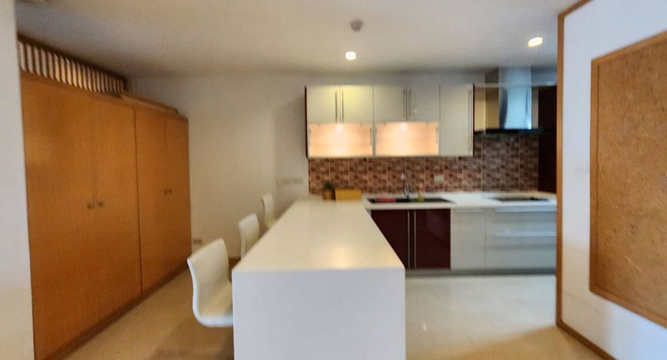 For rent 2 bedrooms condo in Watthana, Bangkok