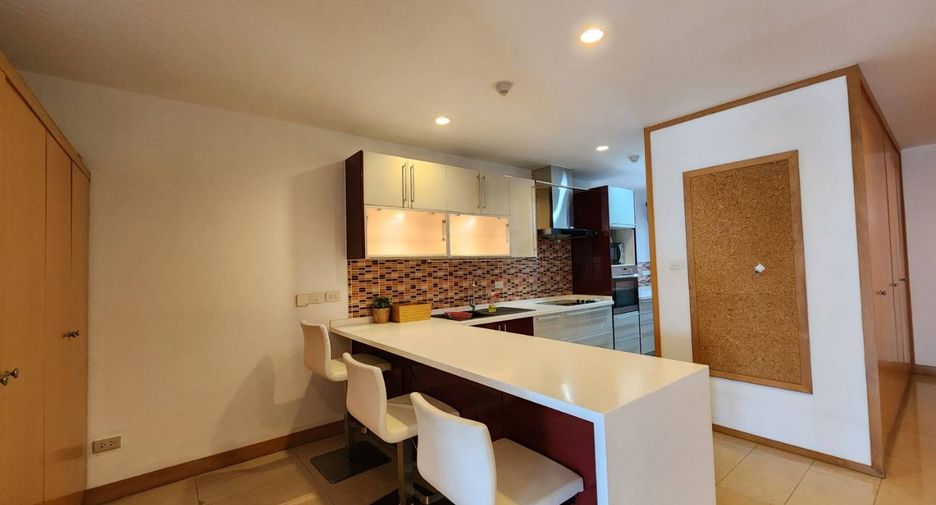 For rent 2 bedrooms condo in Watthana, Bangkok