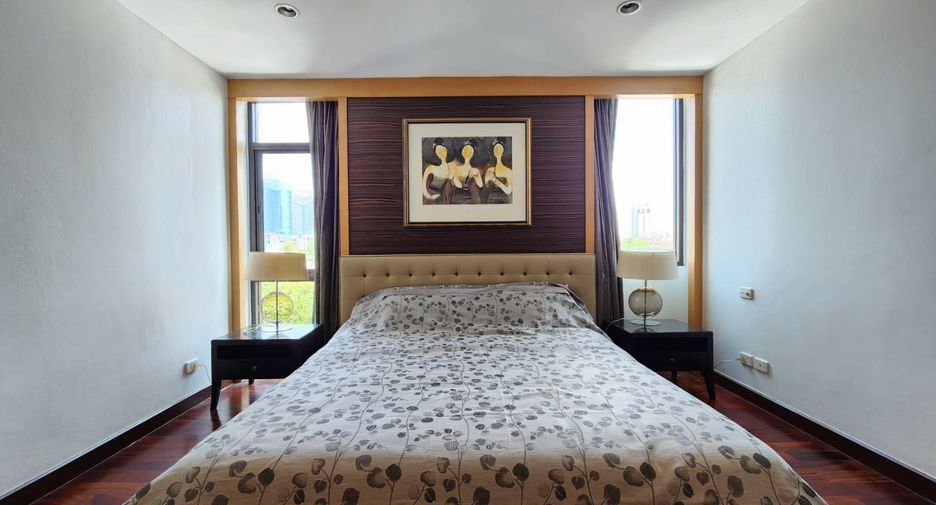For rent 2 bedrooms condo in Watthana, Bangkok