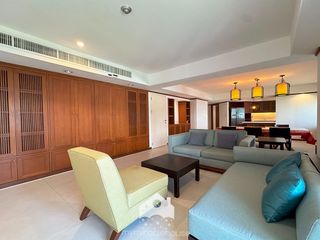 For rent 4 bed condo in Watthana, Bangkok