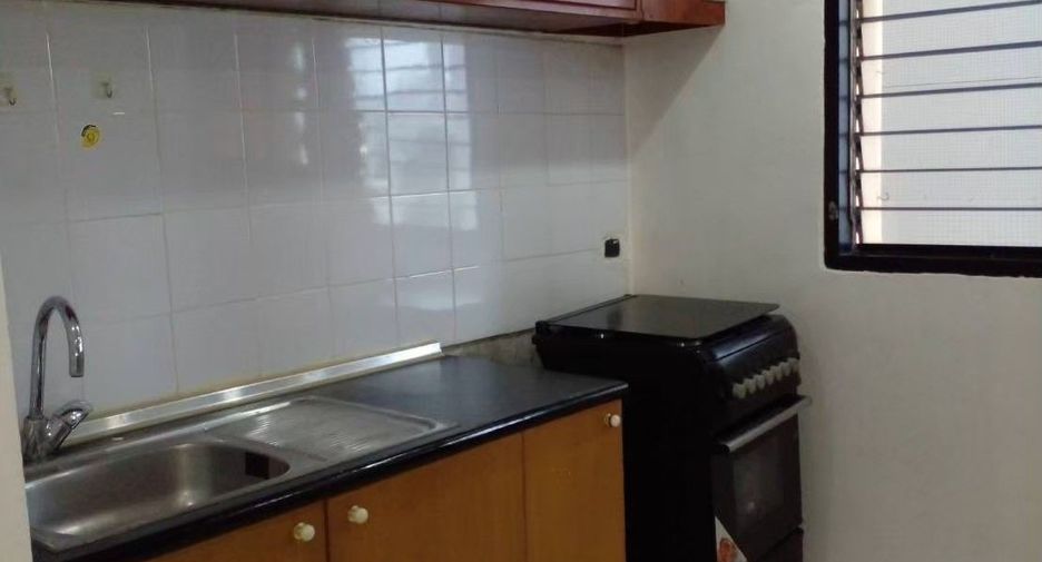 For rent 3 bedrooms apartment in Watthana, Bangkok