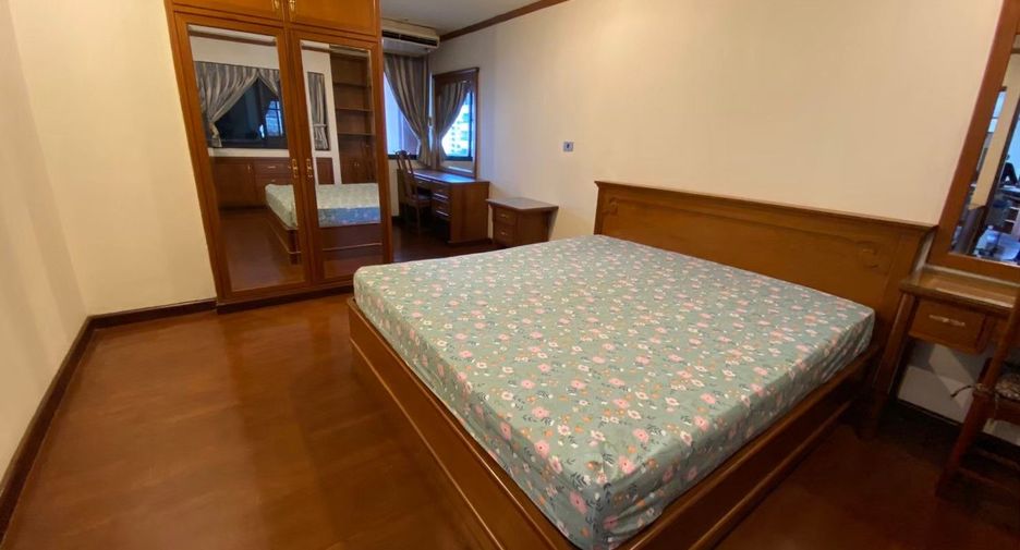 For rent 3 bedrooms apartment in Watthana, Bangkok