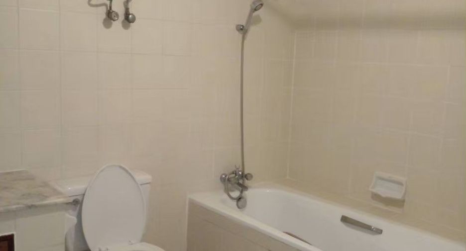 For rent 3 bedrooms apartment in Watthana, Bangkok