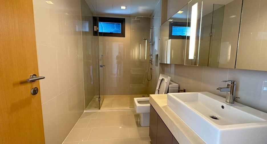 For rent そして for sale 2 ベッドルーム condo in Khlong Toei, Bangkok