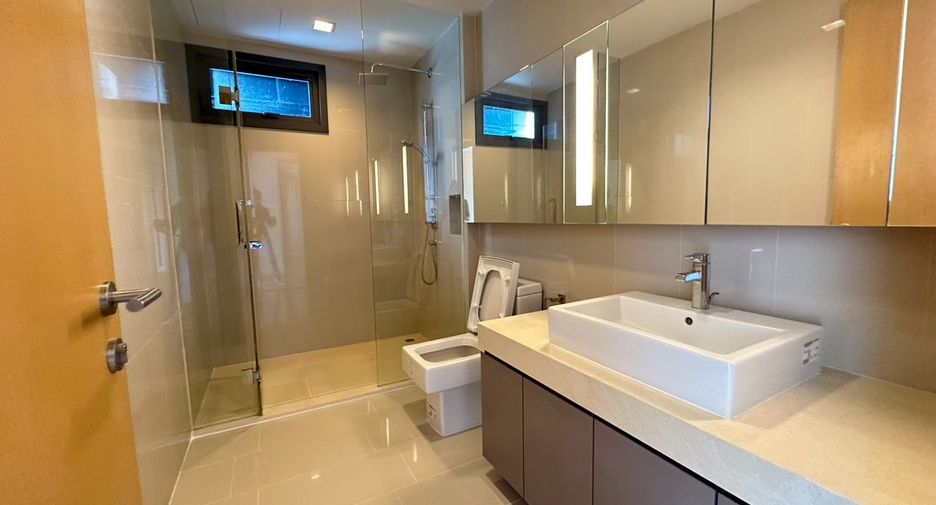 For rent そして for sale 2 ベッドルーム condo in Khlong Toei, Bangkok