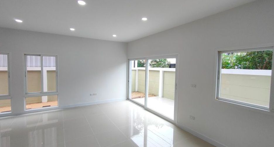 Haus zum Kauf mit Studio in Khlong Sam Wa, Bangkok