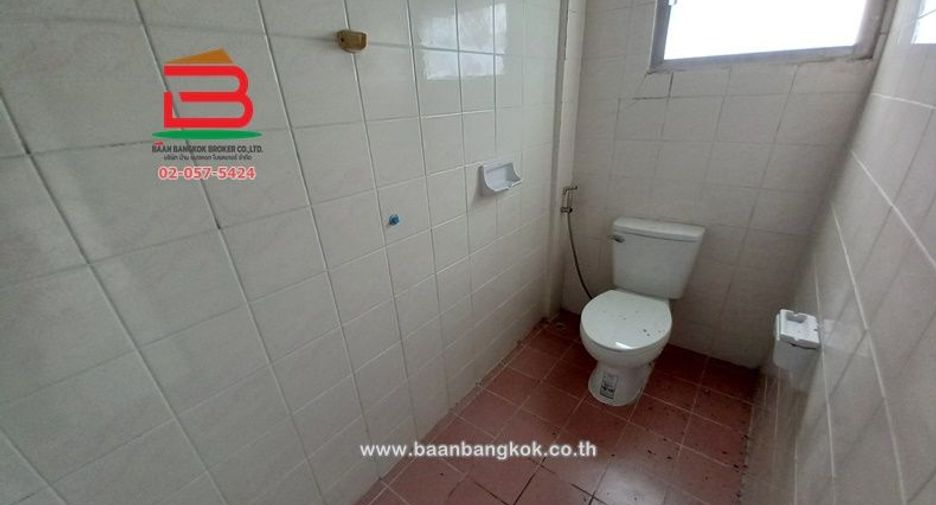 Local comercial en venta de 4 habitaciones en Lam Luk Ka, Pathum Thani