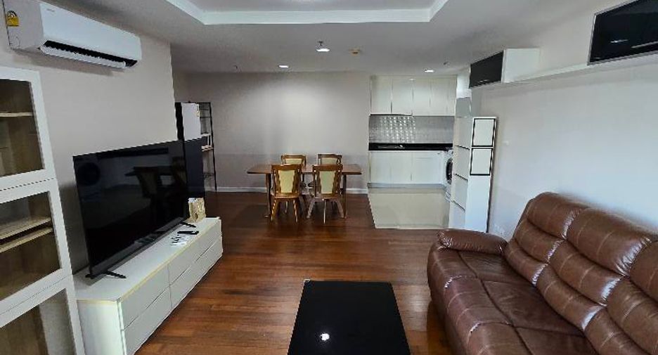 For rent 2 bed condo in Huai Khwang, Bangkok