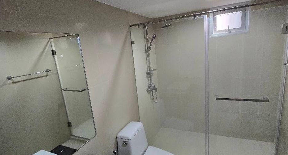 For rent 2 bed condo in Huai Khwang, Bangkok