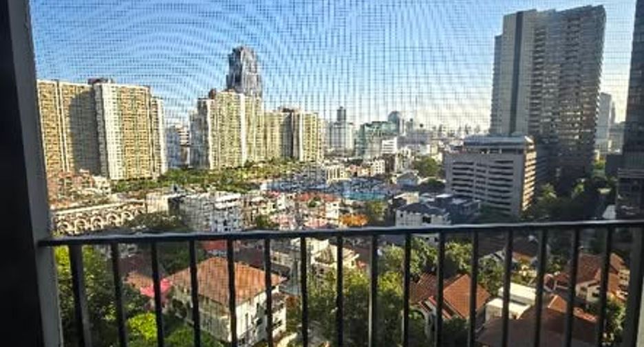 For rent 2 bed condo in Huai Khwang, Bangkok