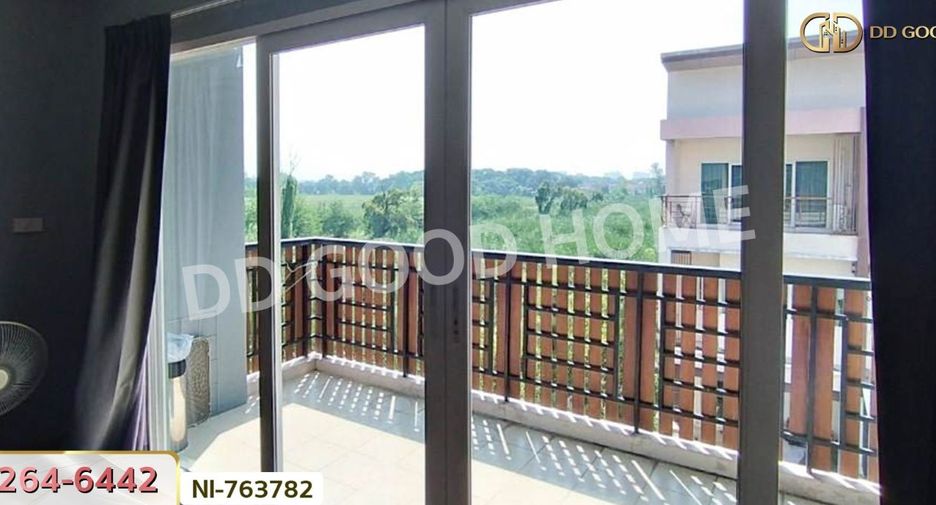 Casa adosada en venta de 3 habitaciones en Sai Mai, Bangkok