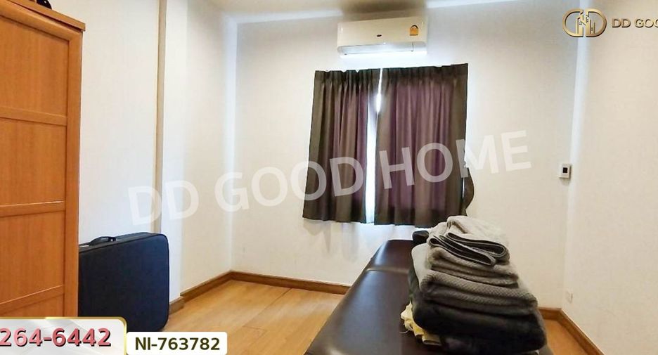 Casa adosada en venta de 3 habitaciones en Sai Mai, Bangkok
