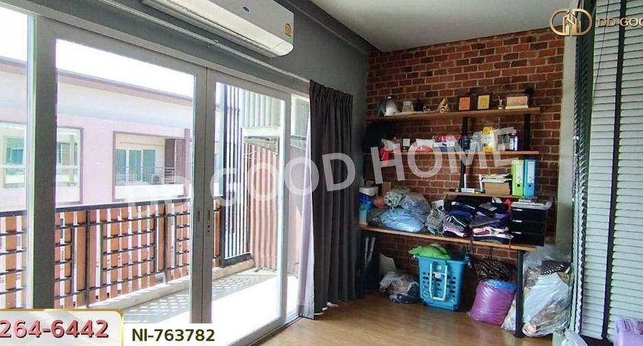Casa adosada en venta de 3 habitaciones en Sai Mai, Bangkok
