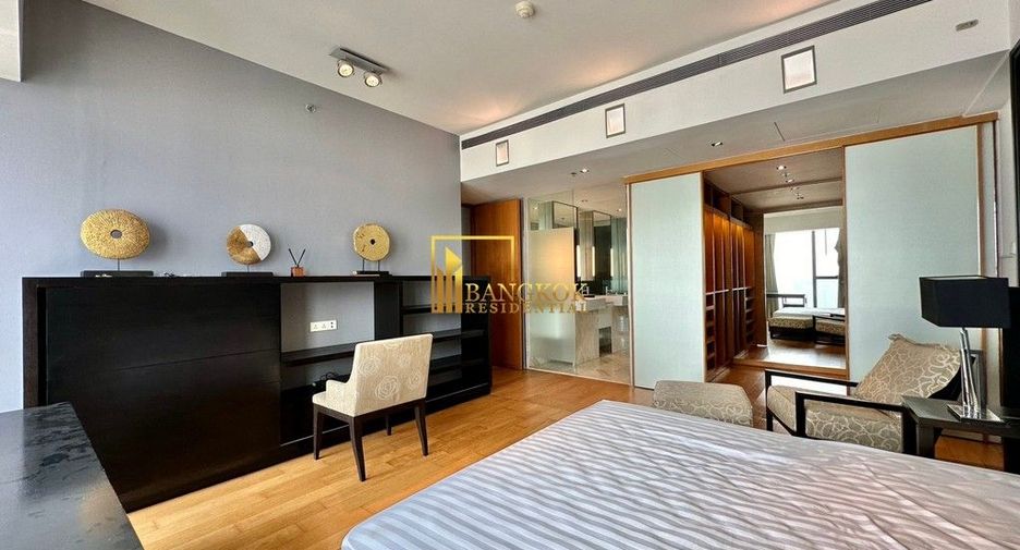 For rent 3 bedrooms condo in Sathon, Bangkok