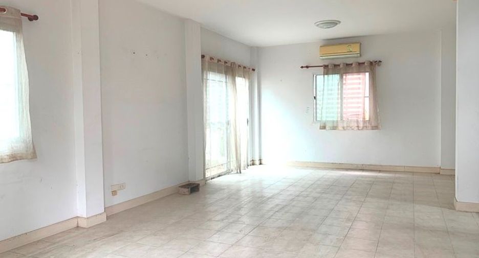 For sale studio house in Khlong Sam Wa, Bangkok