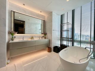 For rent 3 bed condo in Pathum Wan, Bangkok