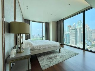 For rent 3 bed condo in Pathum Wan, Bangkok