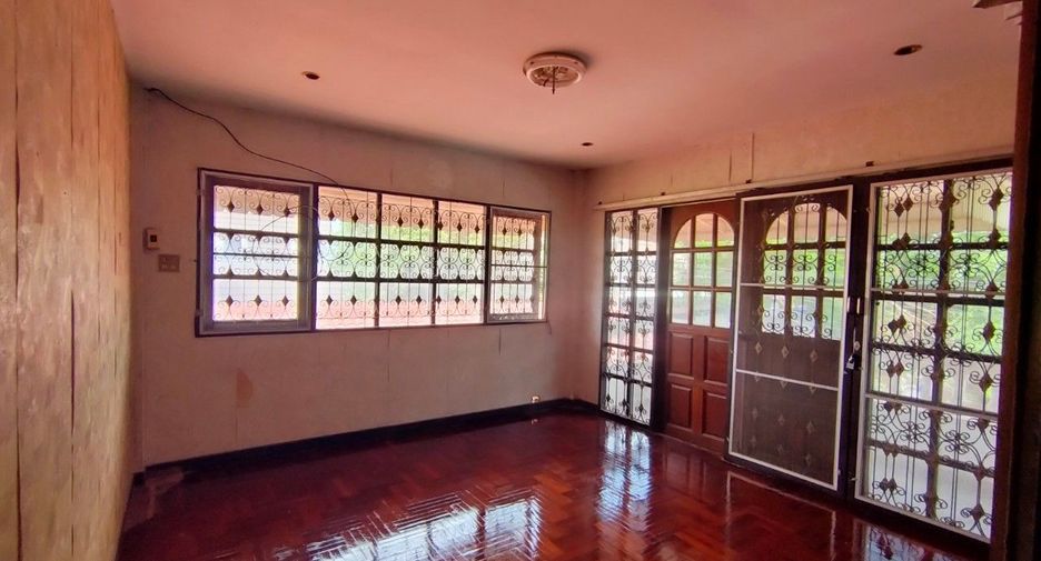 For sale studio house in Khlong Sam Wa, Bangkok